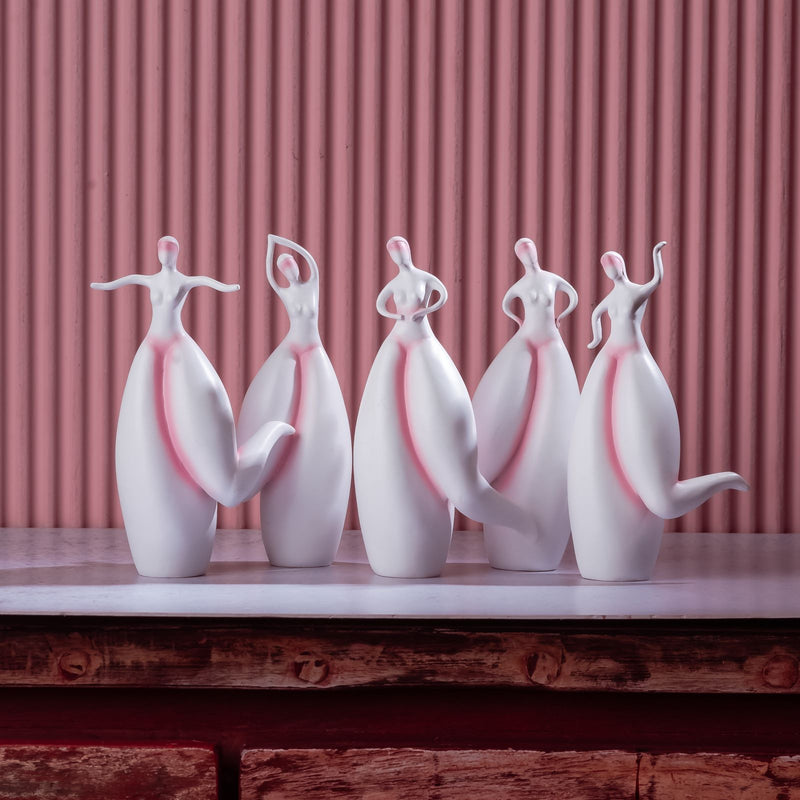 Dancing Dolls